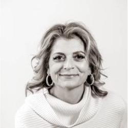 Tia Zavaras