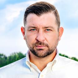 Christopher L Sbrusch